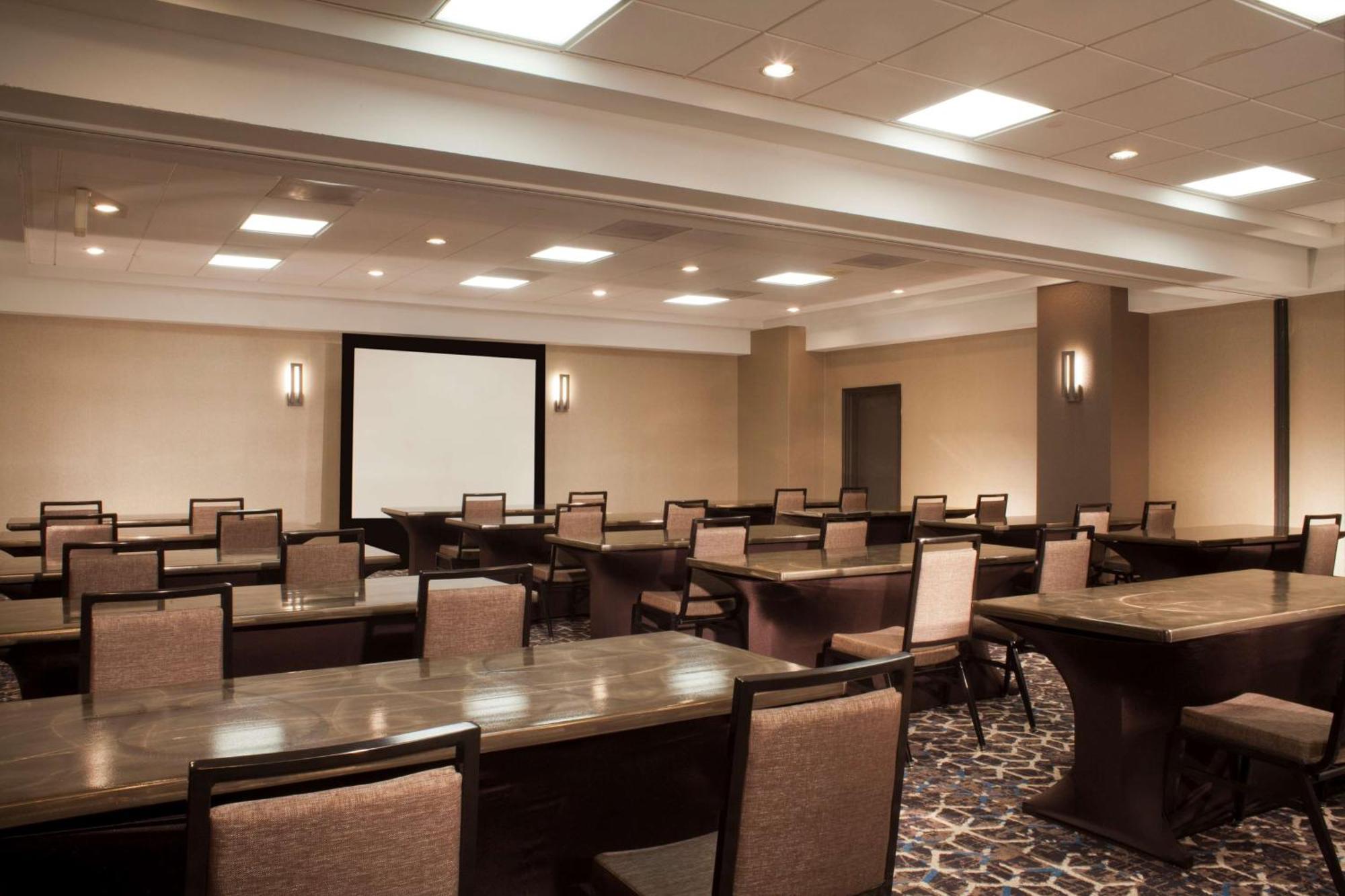 Embassy Suites By Hilton Houston Near The Galleria Extérieur photo