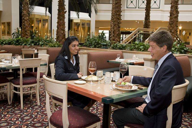 Embassy Suites By Hilton Houston Near The Galleria Restaurant photo